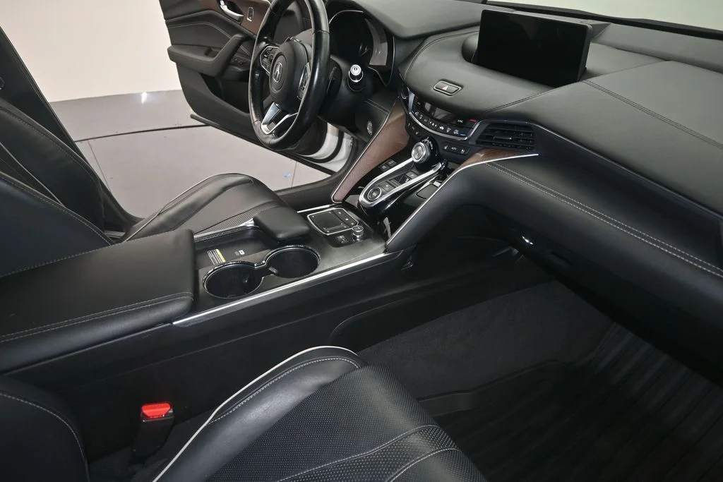 Used 2021 White Acura Advance image 13