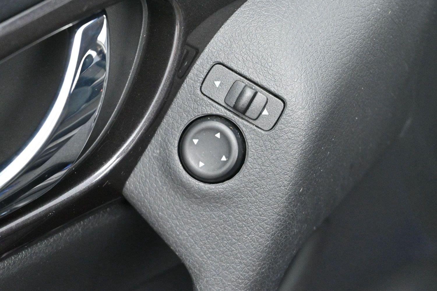 Used 2018 Caspian Blue Nissan SV image 12