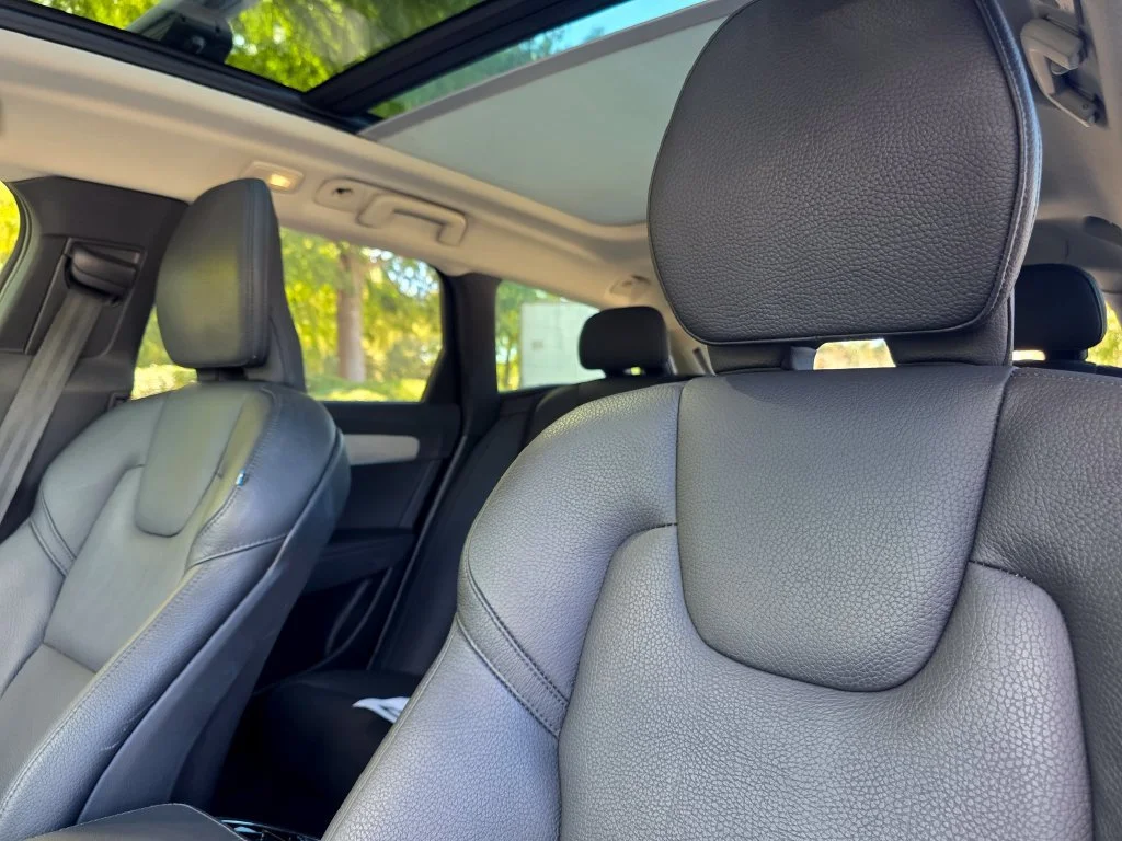 Used 2025 Gray Volvo Plus, B6 AWD Gas (mild hybrid) image 12
