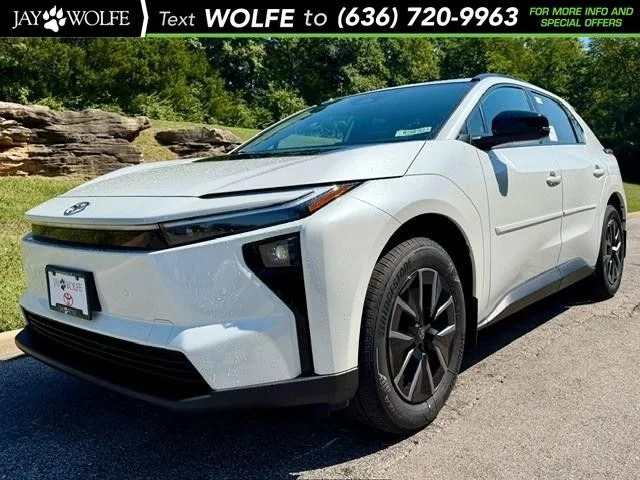 New 2026 Wind Chill Pearl Toyota XLE image 1