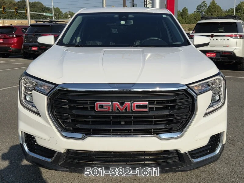 Used 2024 Summit White GMC FWD 4DR SLE image 5