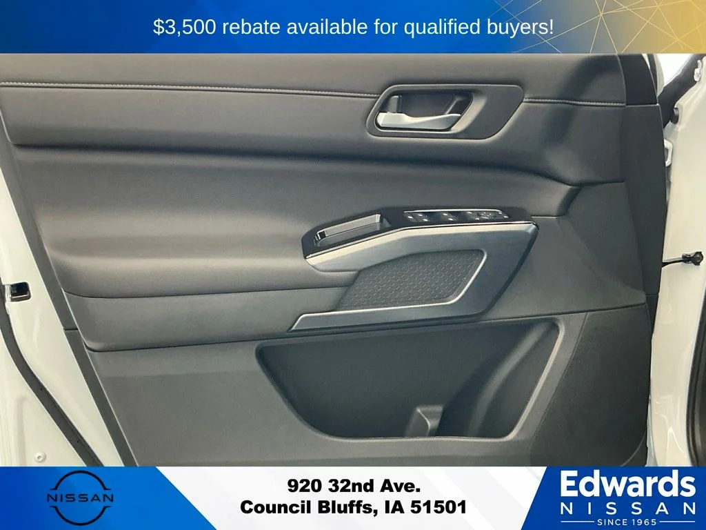 New 2026 Everest White Pearl TriCoat Nissan SL image 25