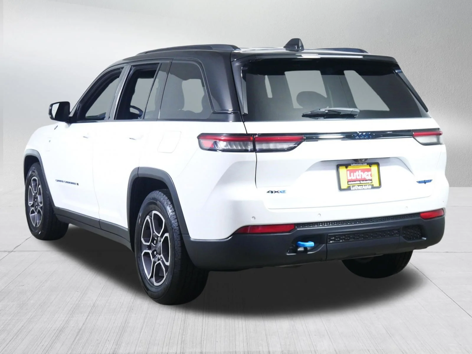 Used 2022 Bright White Clearcoat Jeep Trailhawk image 5
