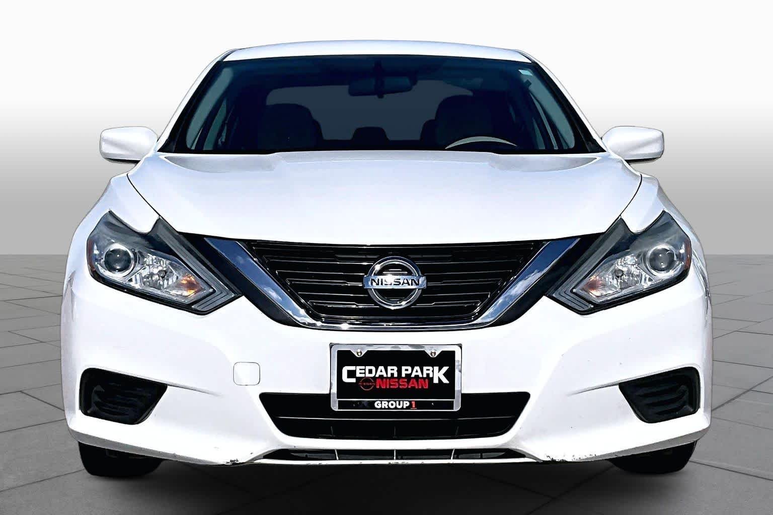 Used 2017 Glacier White Nissan 2.5 S image 4