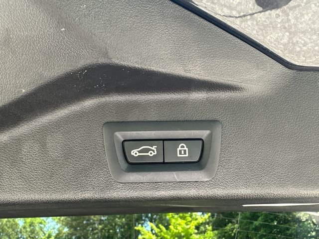 Used 2021 Gray BMW xDrive40i image 19