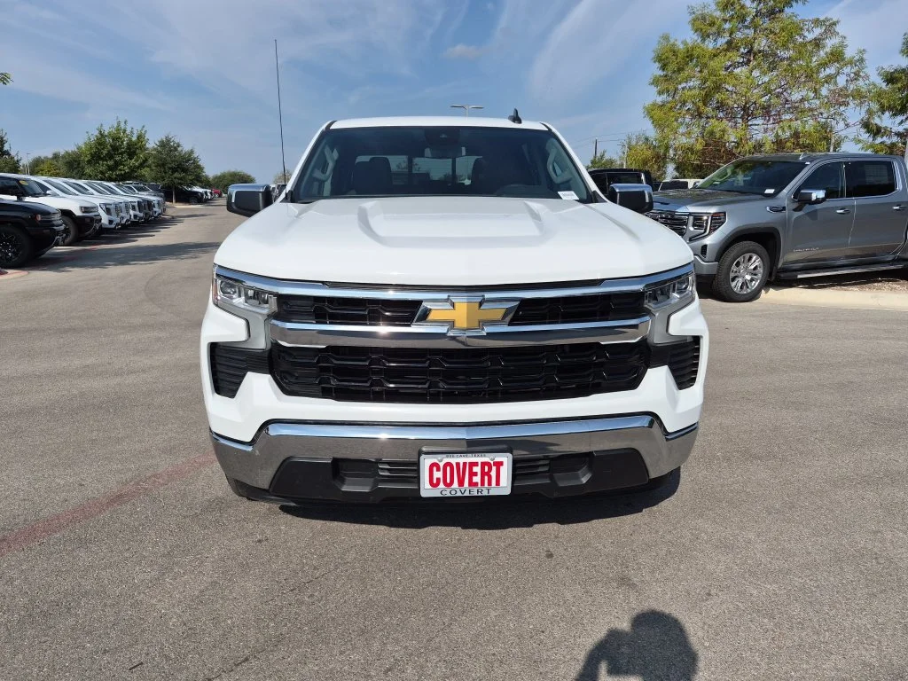 Used 2023 SUMMIT WHITE Chevrolet LT image 2