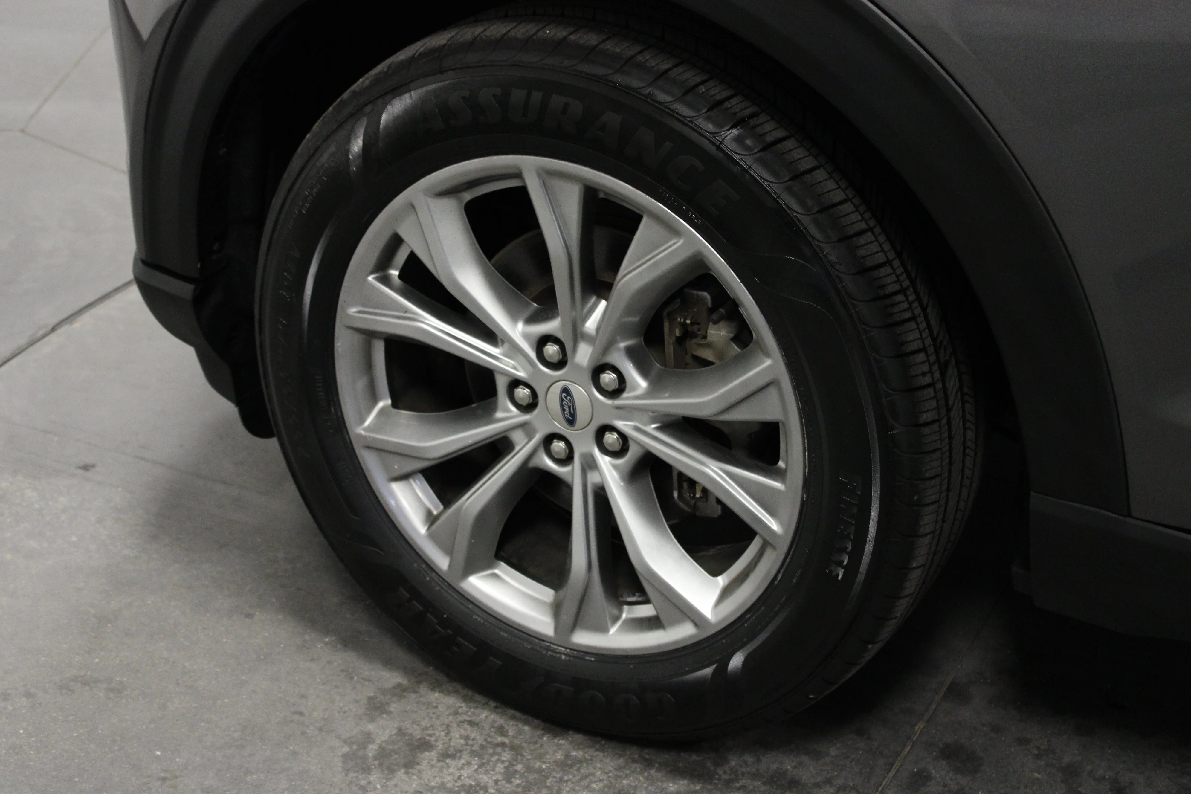 Used 2023 Gray Metallic Ford Limited image 10