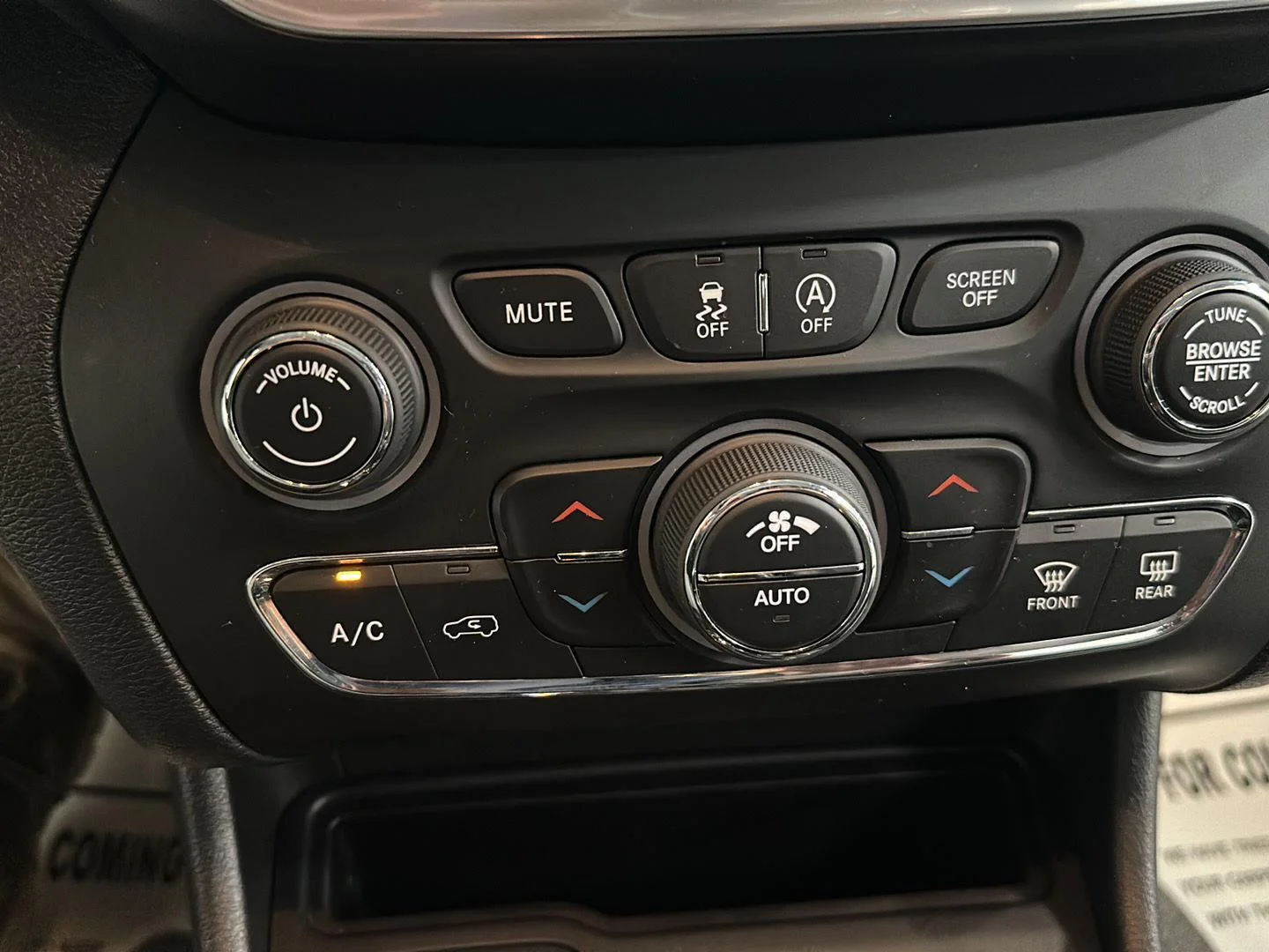 Used 2021 Olive Green Pearlcoat Jeep Trailhawk image 23