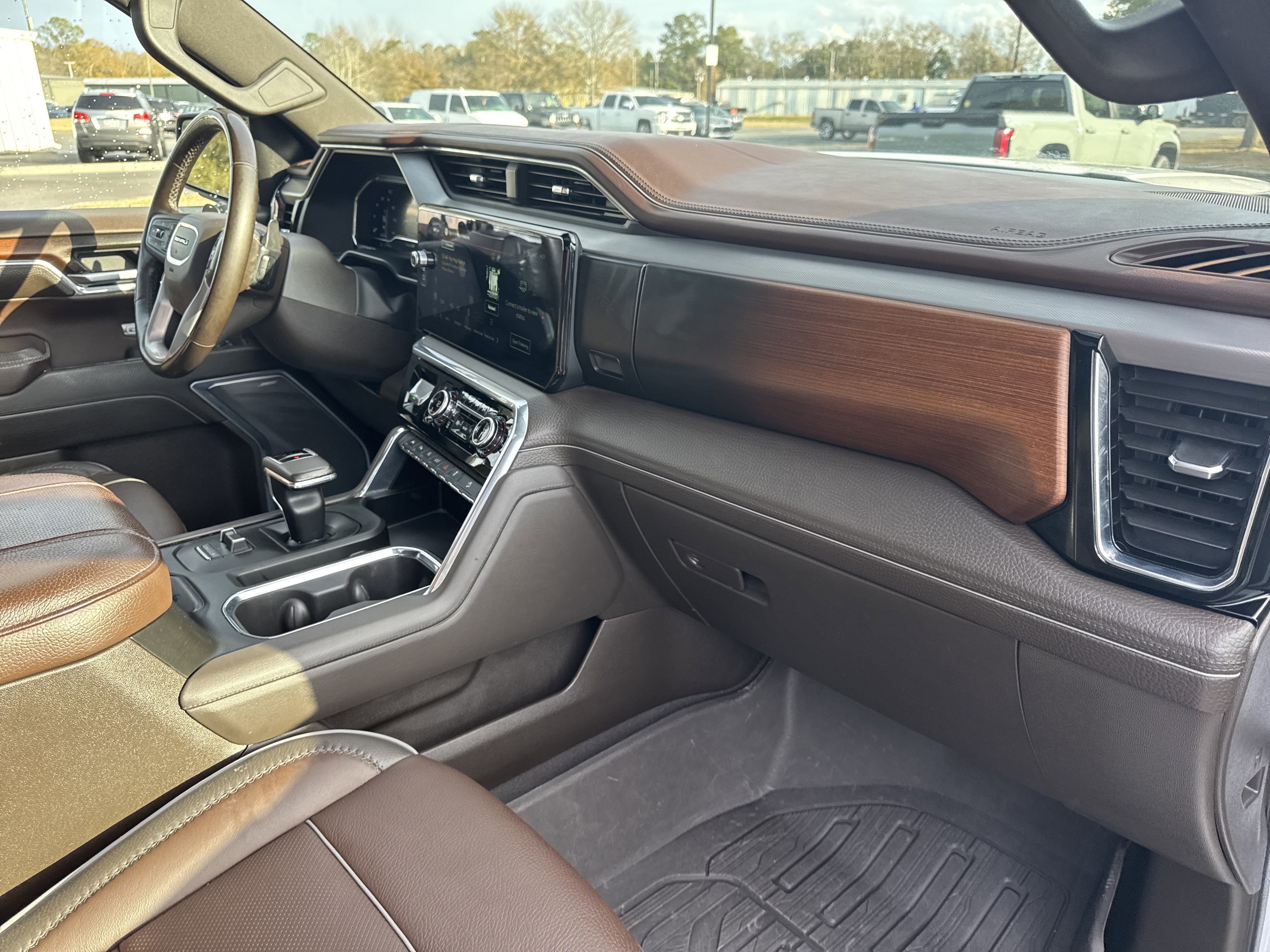 Used 2025 White Frost Tricoat GMC Denali image 34