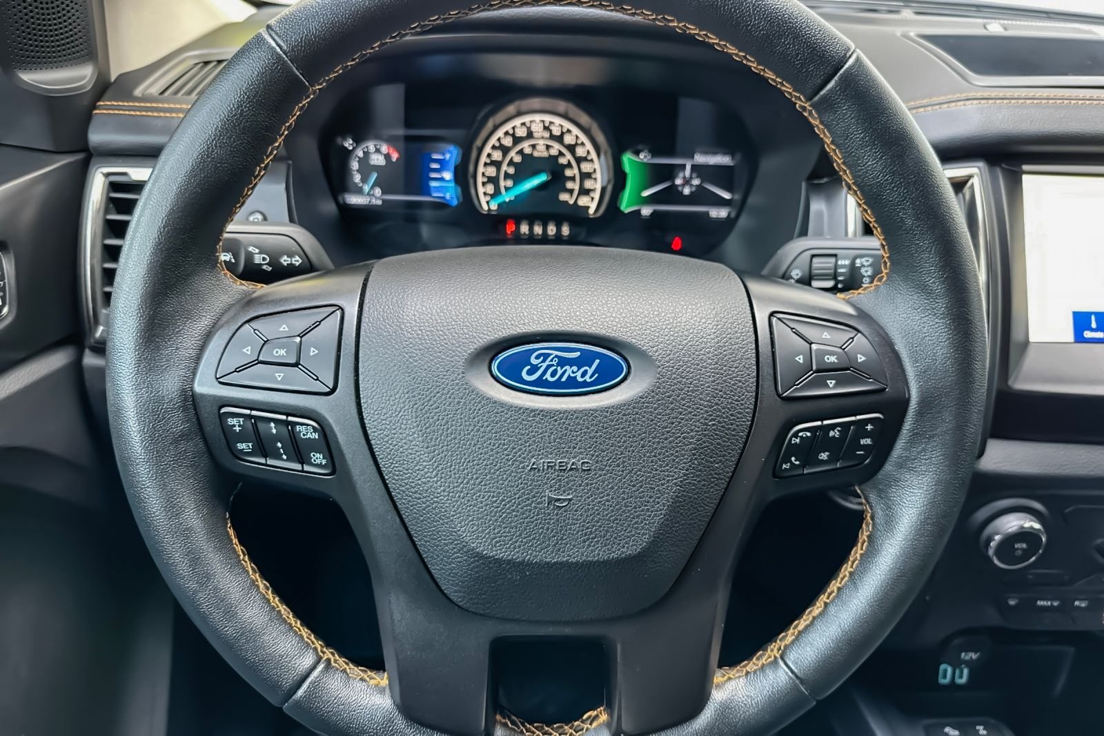 Used 2022  Ford Lariat image 22