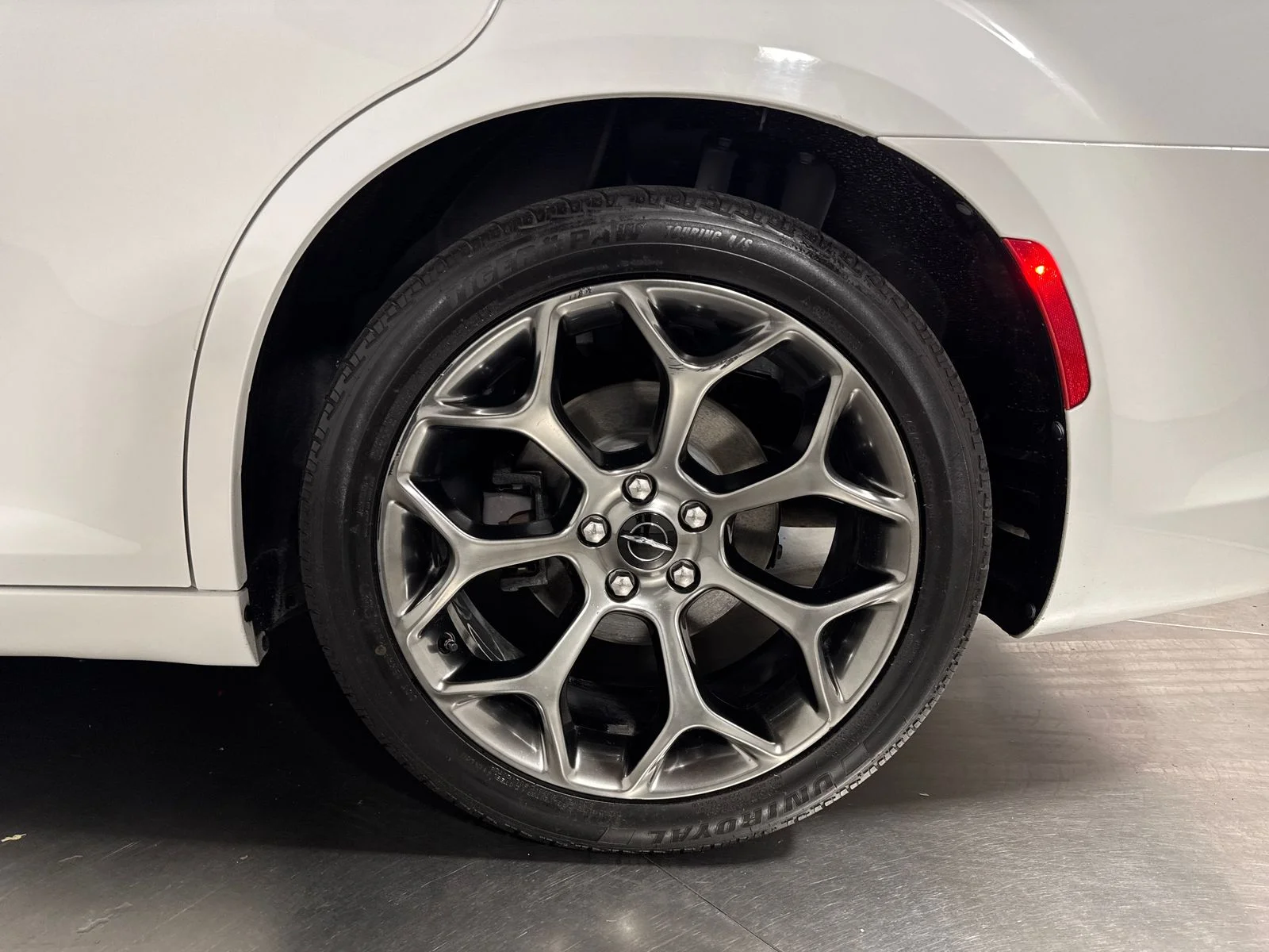 Used 2018 Bright White Clearcoat Chrysler Touring image 12