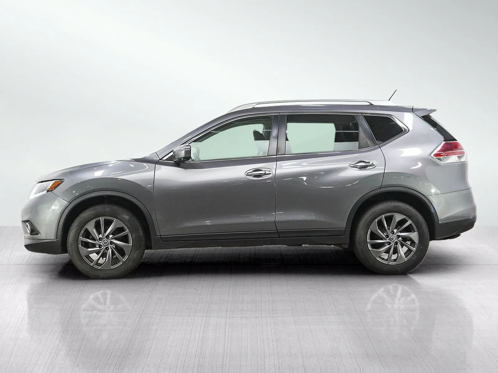 Used 2016 Nissan Rogue SL with VIN KNMAT2MV2GP709804 for sale in White Bear Lake, MN