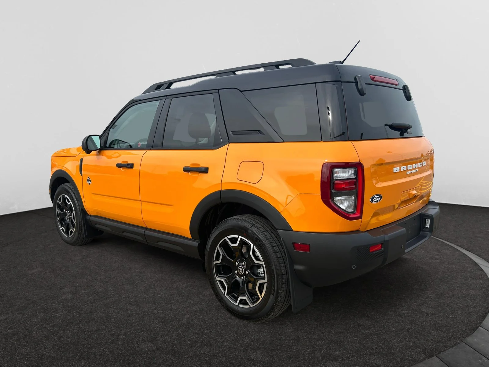 New 2026 Orange Fury Metallic Tri-Coat Ford Outer Banks image 3