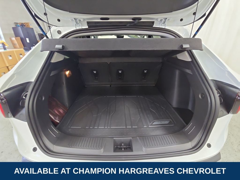 Used 2025 Summit White Chevrolet ACTIV image 34