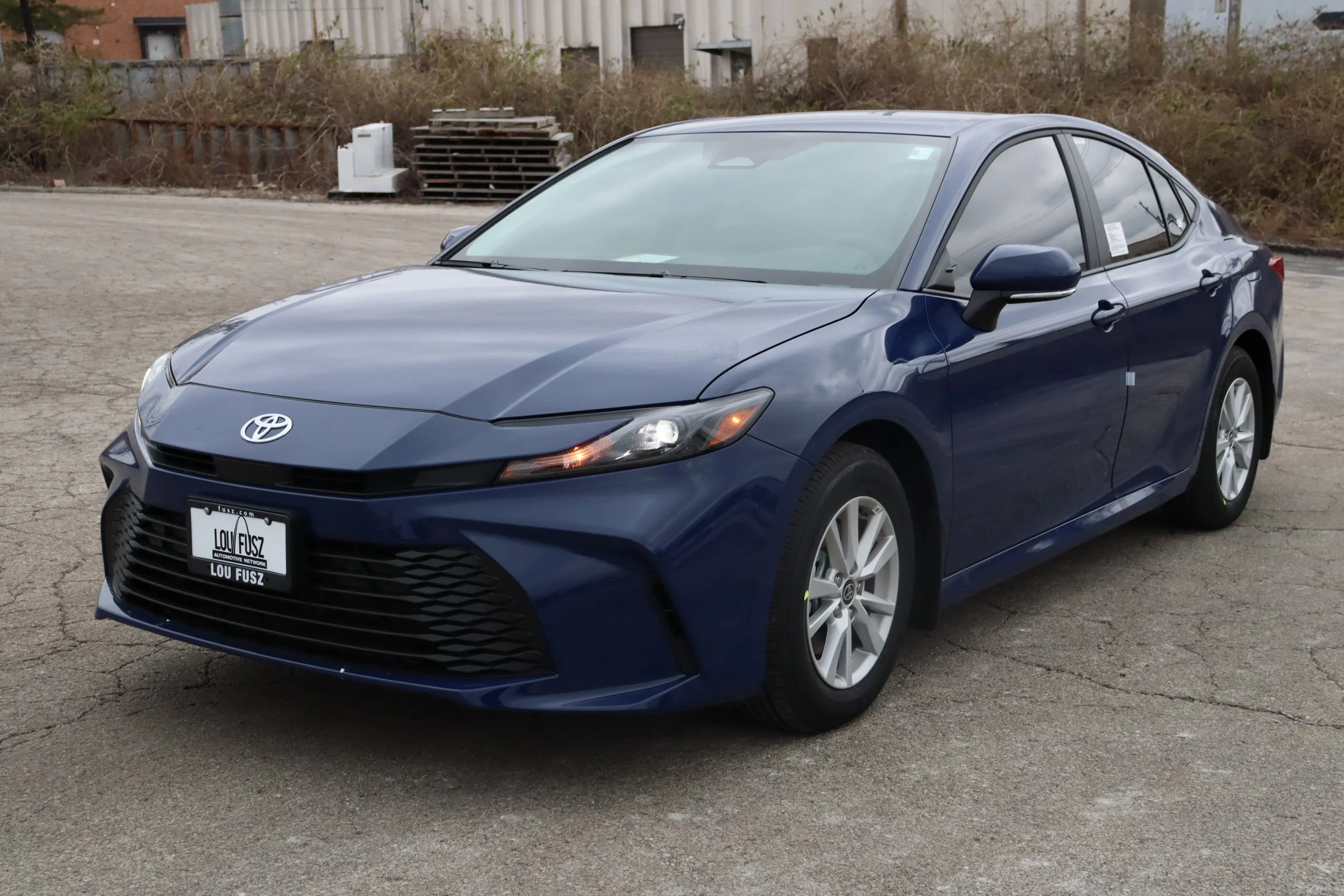 2026 Toyota Camry LE - Photo 4