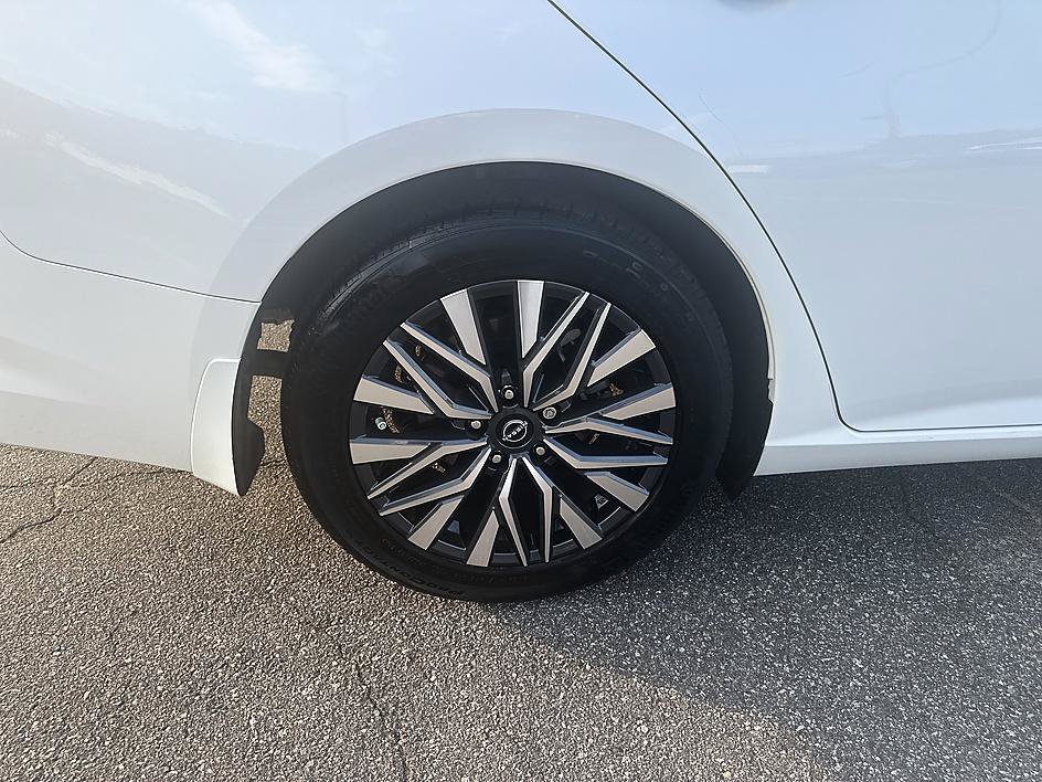 Used 2023 Pearl White Tricoat Nissan 2.5 SV image 11