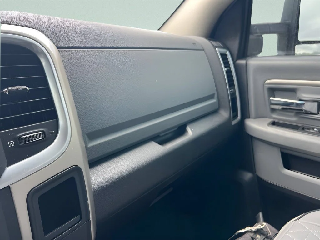 Used 2014 Bright White Clearcoat Ram SLT image 30