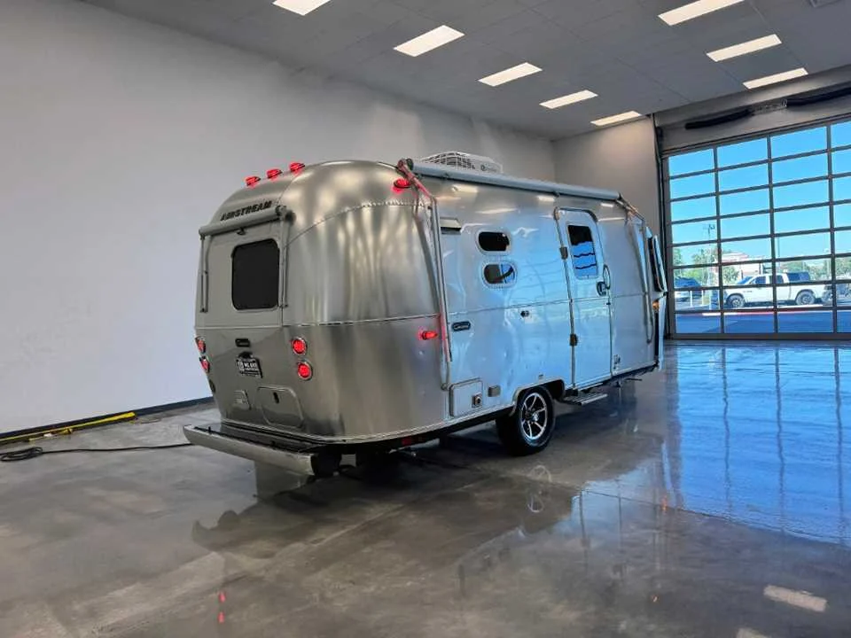 Used 2026 SILVER AIRSTREAM  image 2