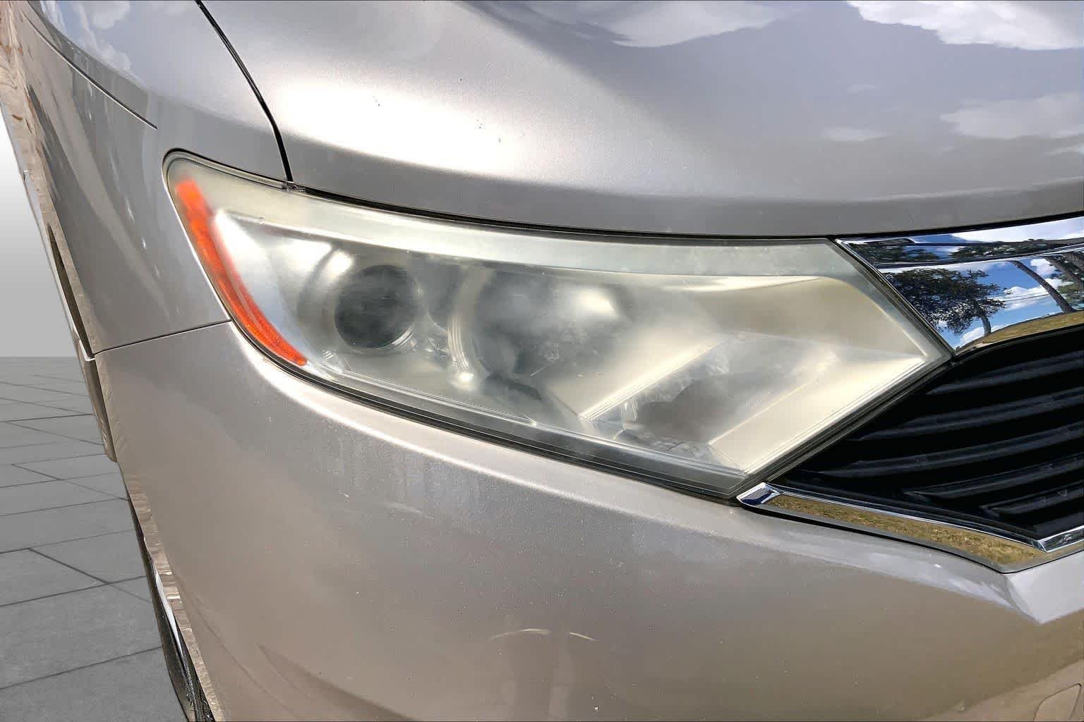 Used 2013 Titanium Beige Nissan LE image 27