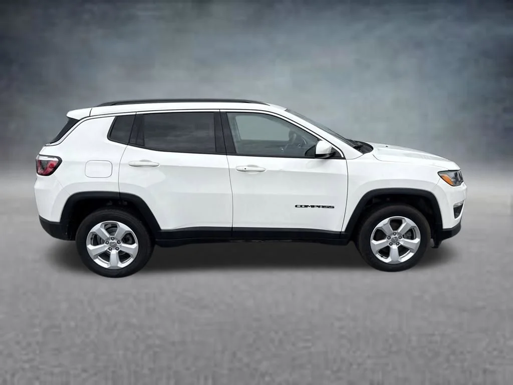 Used 2019 White Clearcoat Jeep Latitude image 5