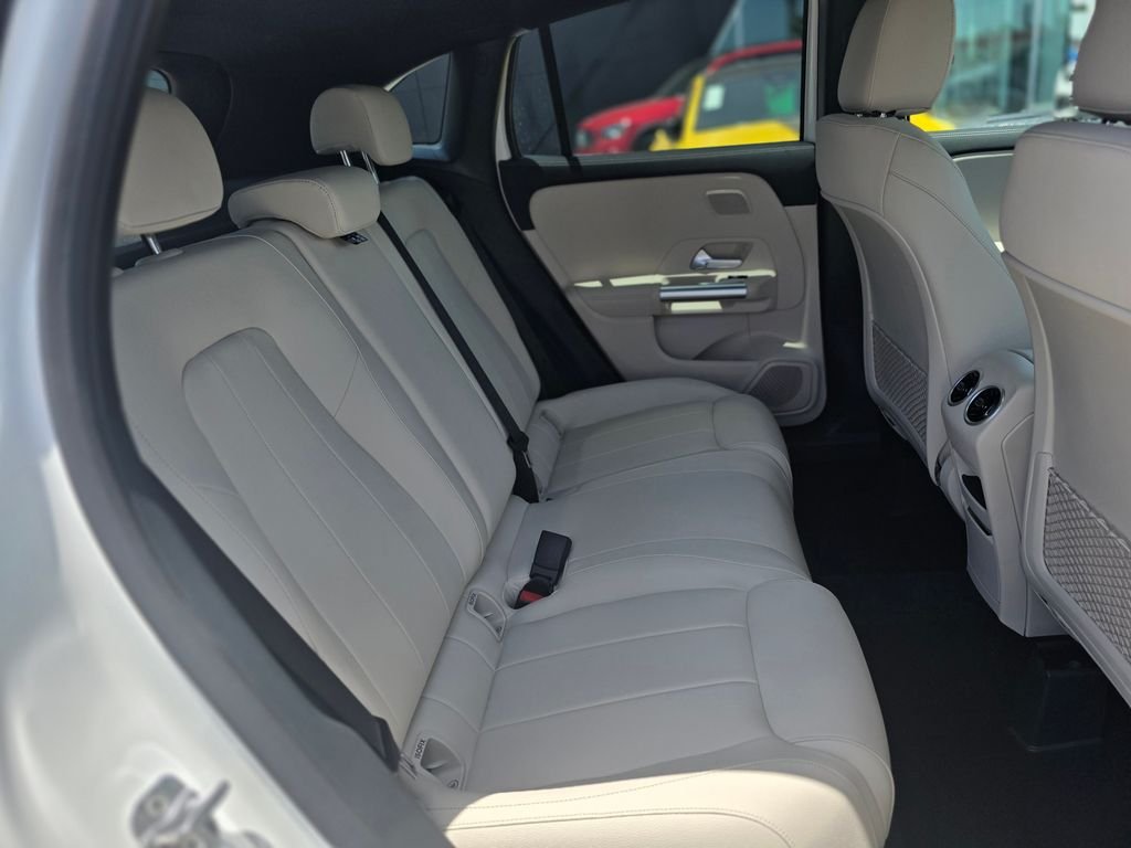 New 2026 Polar White Mercedes-Benz GLA 250 image 16