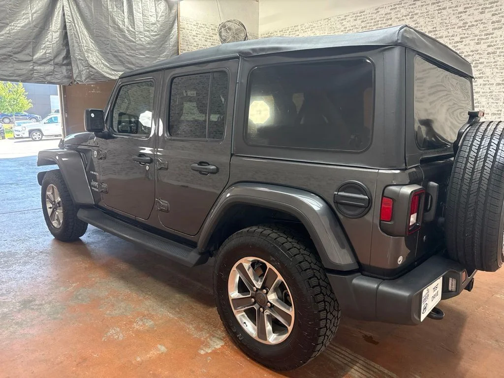 Used 2020 Granite Crystal Metallic Clearcoat Jeep Unlimited Sahara image 5
