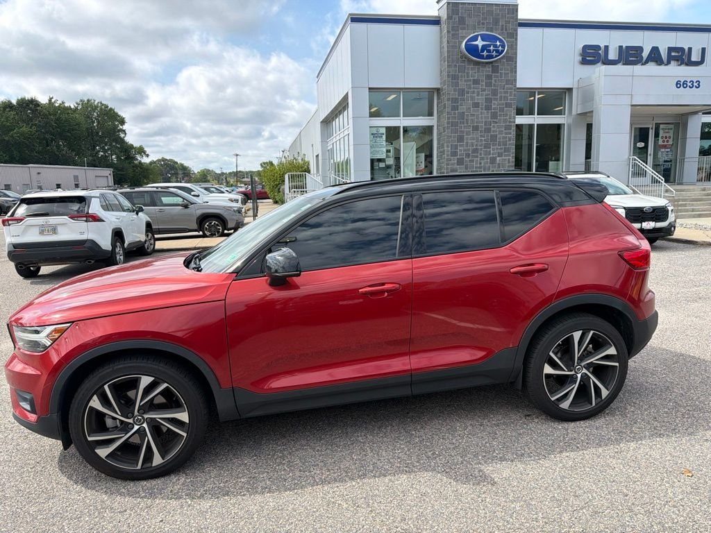 Used 2021 Red Volvo R-Design image 2