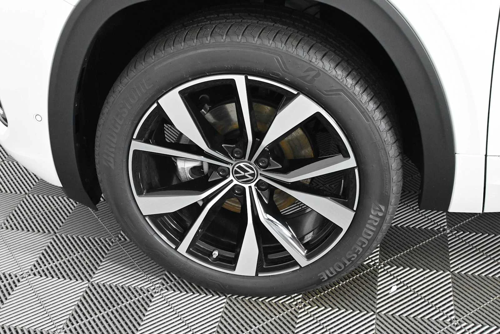 New 2026 Opal White Pearl Volkswagen 2.0T SEL Premium R-Line image 30