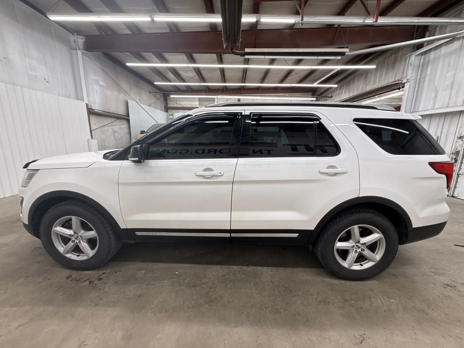 Used 2016 White Platinum Clearcoat Metallic Ford XLT image 5