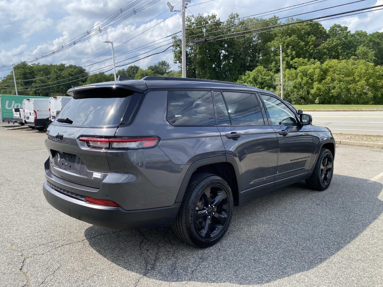 Used 2023 Baltic Gray Metallic Clearcoat Jeep Altitude image 3