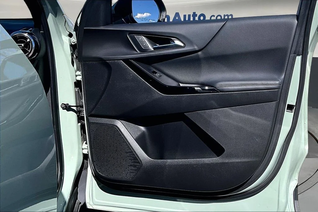 Used 2025 Green Chevrolet LT image 30