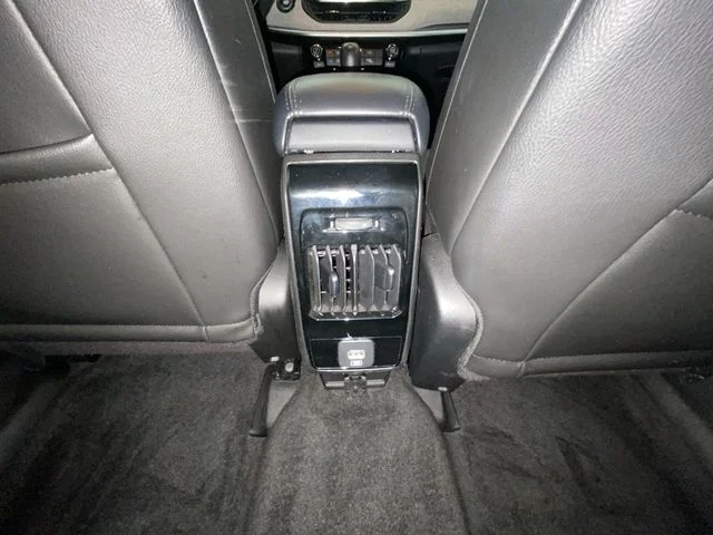 Used 2022 White Jeep Latitude Lux image 27
