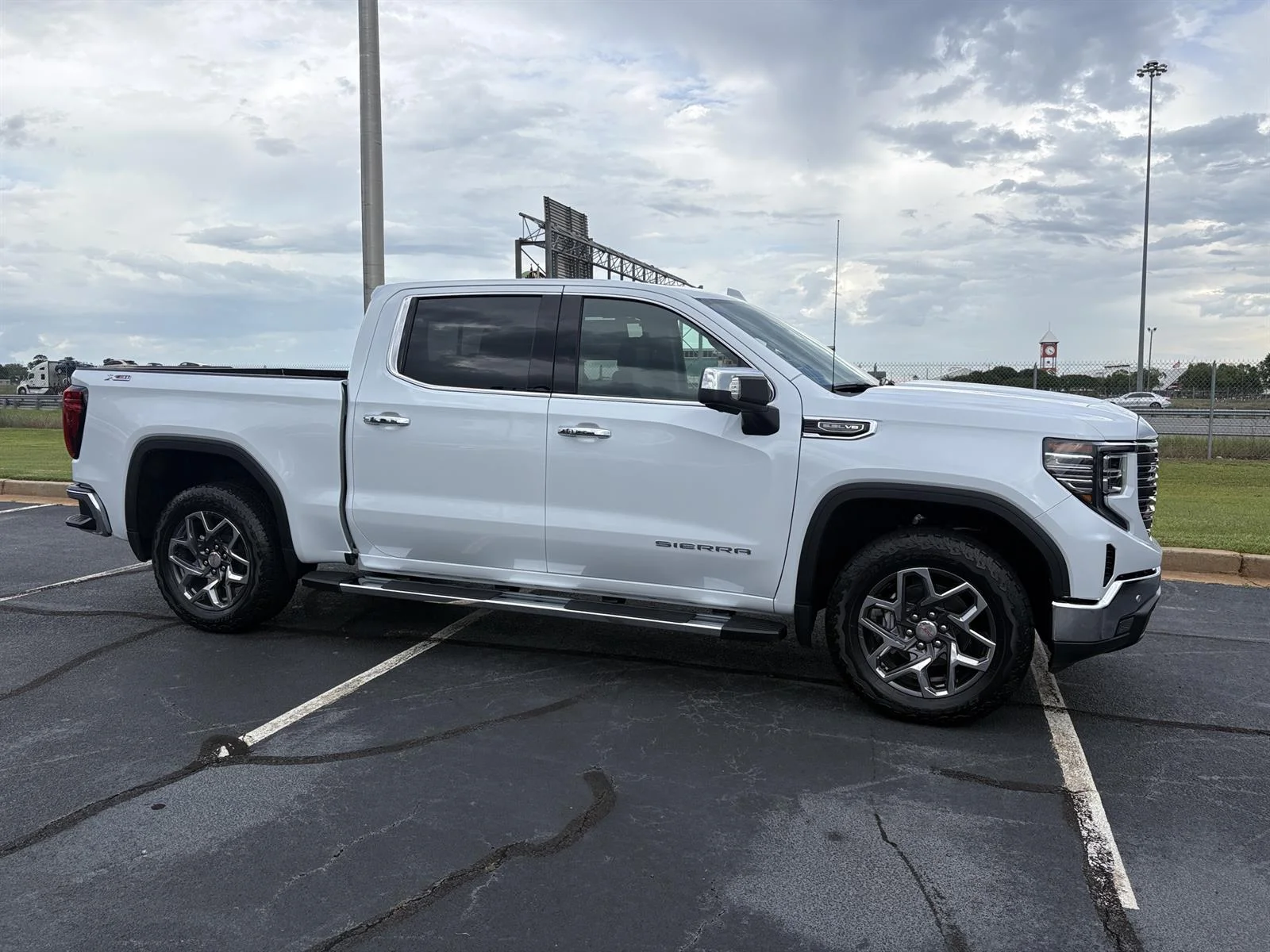 Used 2026 Glacier White Tricoat GMC SLT image 9