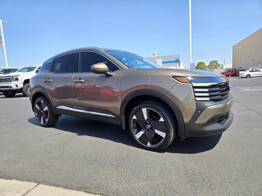 Used 2025 Canyon Bronze Met Nissan SR image 1
