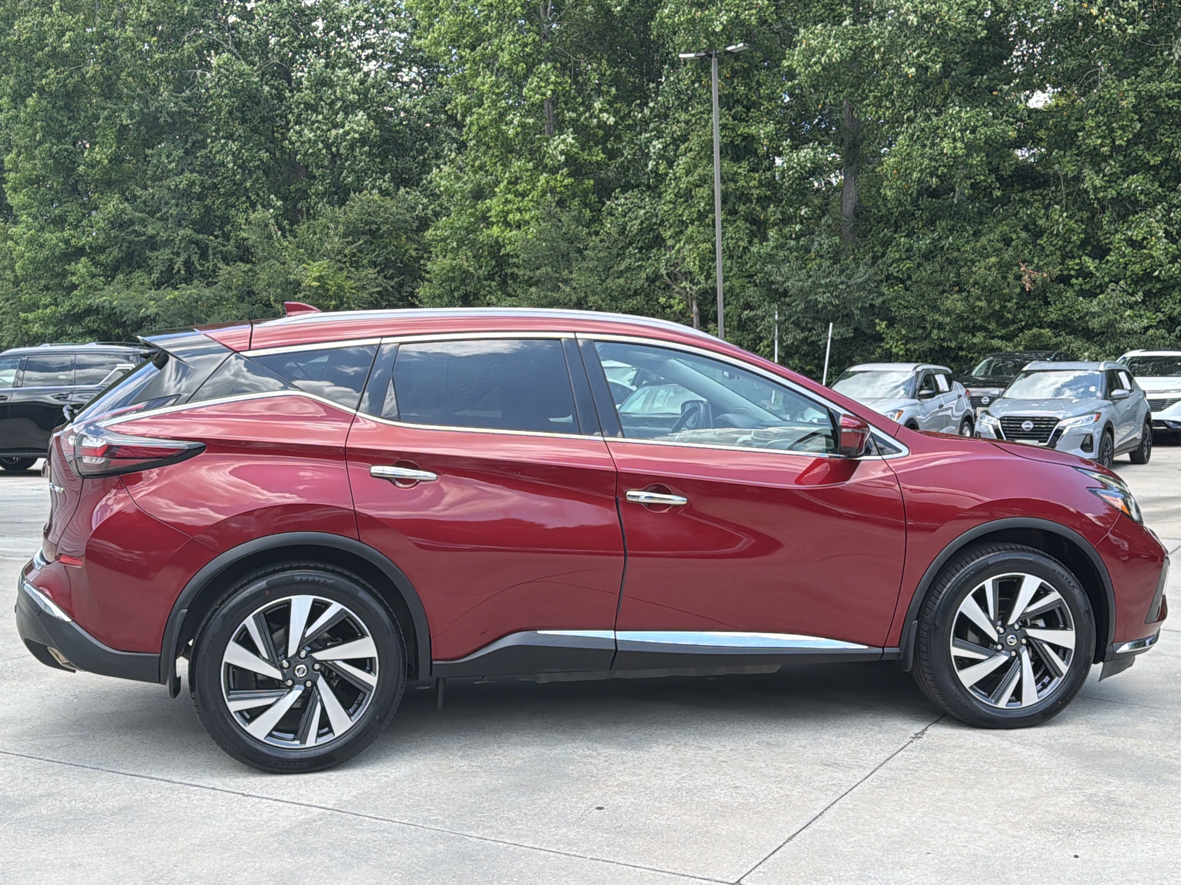 Used 2022 Scarlet Ember Tintcoat Nissan SL image 8