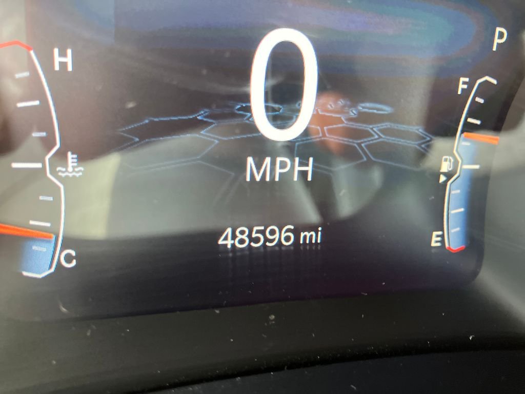 Used 2024 White/off-white Jeep Latitude image 19