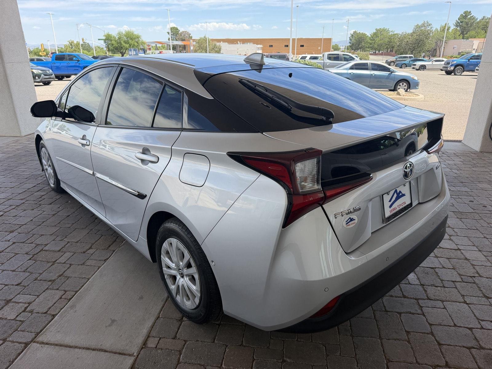 Used 2022 Classic Silver Metallic Toyota LE image 3