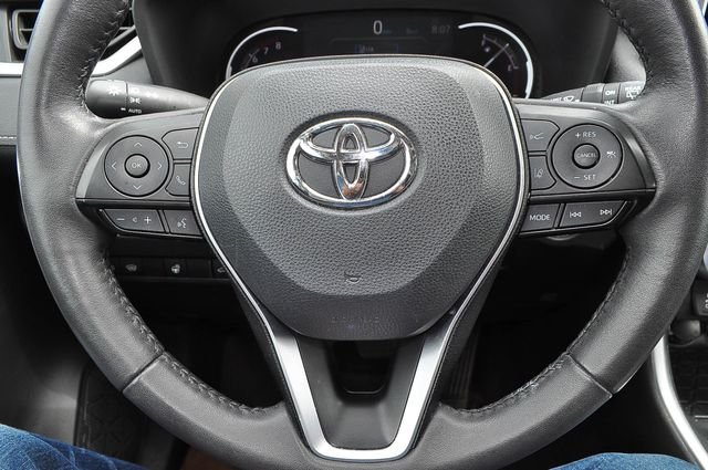 Used 2024 White Toyota XLE image 23