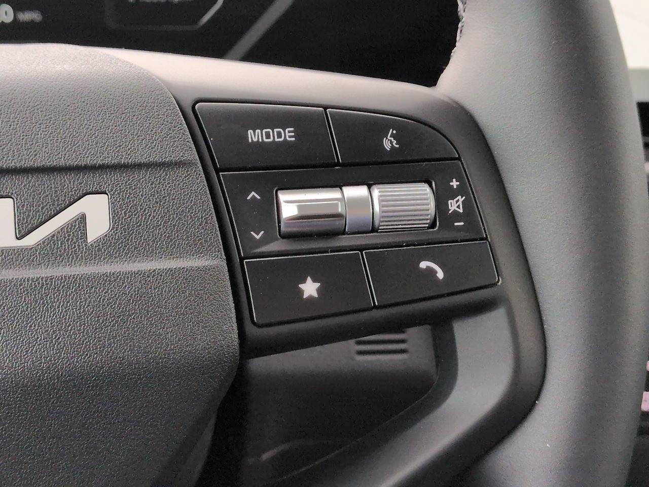 New 2026 Glacial White Pearl Kia SX image 31