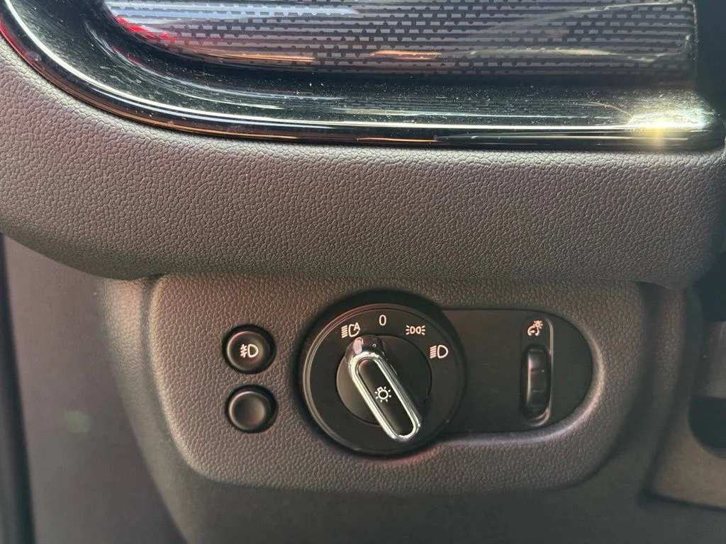 Used 2017 Black MINI Clubman image 14