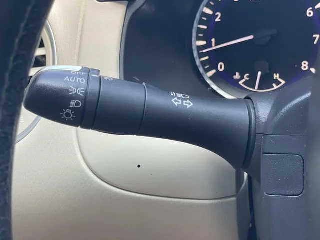 Used 2019 White INFINITI LUXE image 25