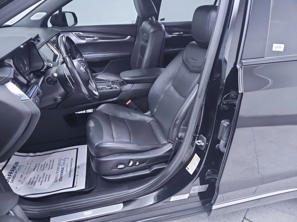 Used 2021 Black Cadillac Sport image 11