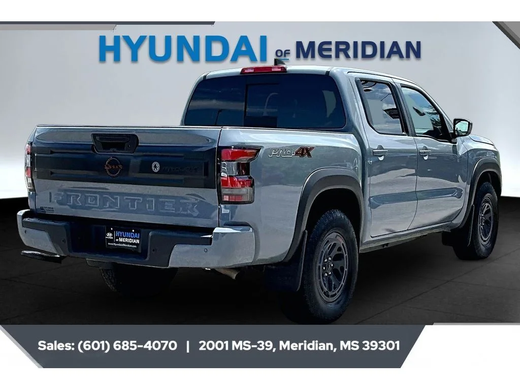 Used 2025 Boulder Gray Pearl Nissan PRO-4X image 11