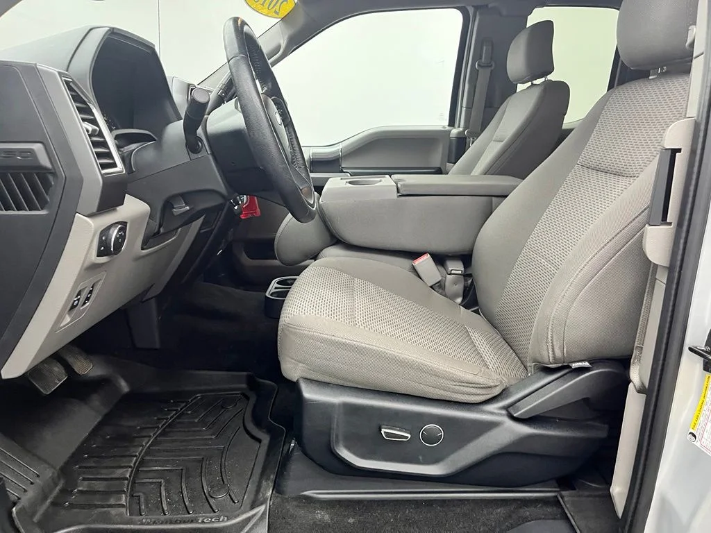 Used 2015  Ford XLT image 17