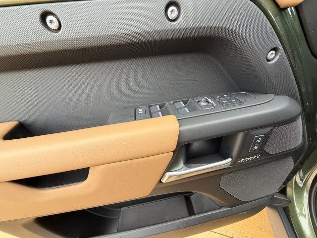 New 2026 Woolstone Green Land Rover X-Dynamic SE image 11