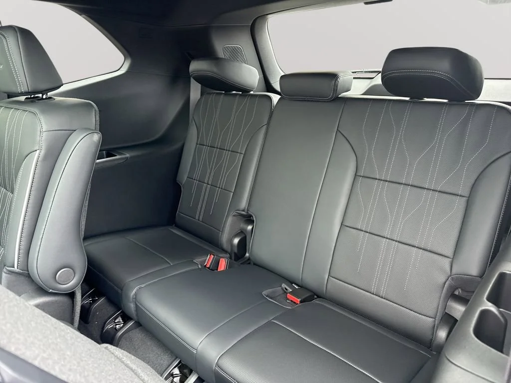 New 2026 Ebony Twilight Metallic Buick Avenir image 31