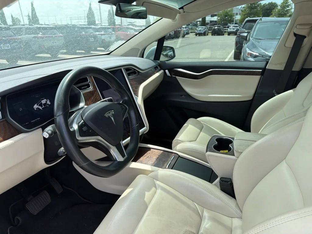 Used 2018 White Tesla 75D image 4