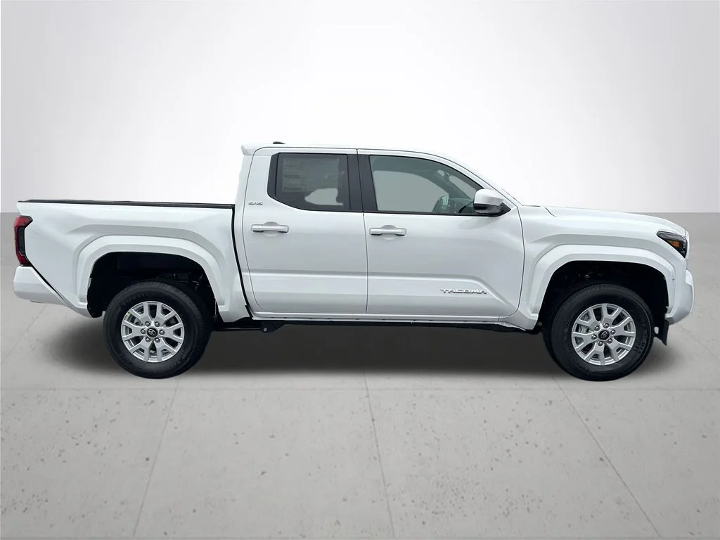 New 2026 Ice Cap Toyota SR5 image 6