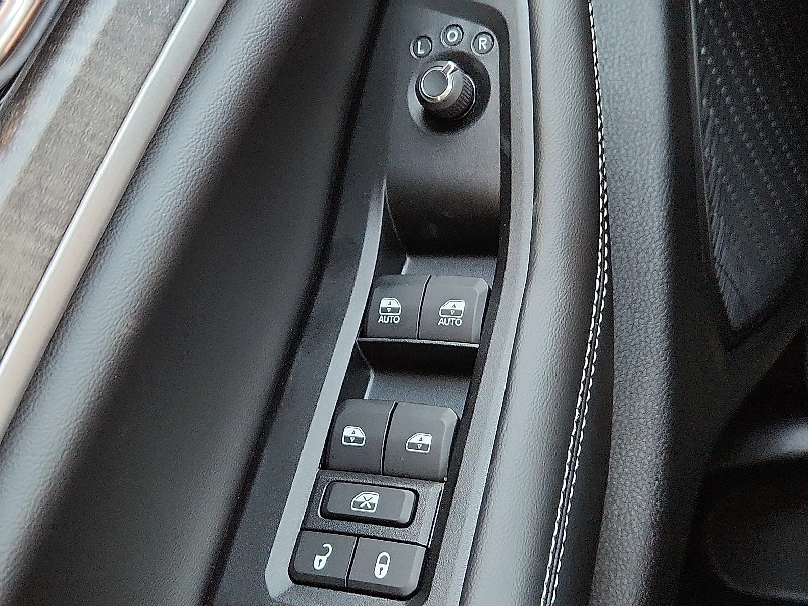 New 2026 Silver Zynith Jeep LAREDO ALTITUDE 4X4 image 17