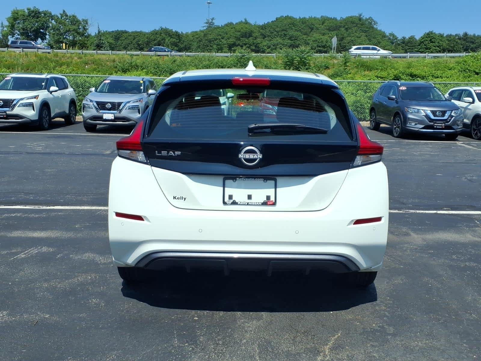 Used 2023 Glacier White Nissan S image 6